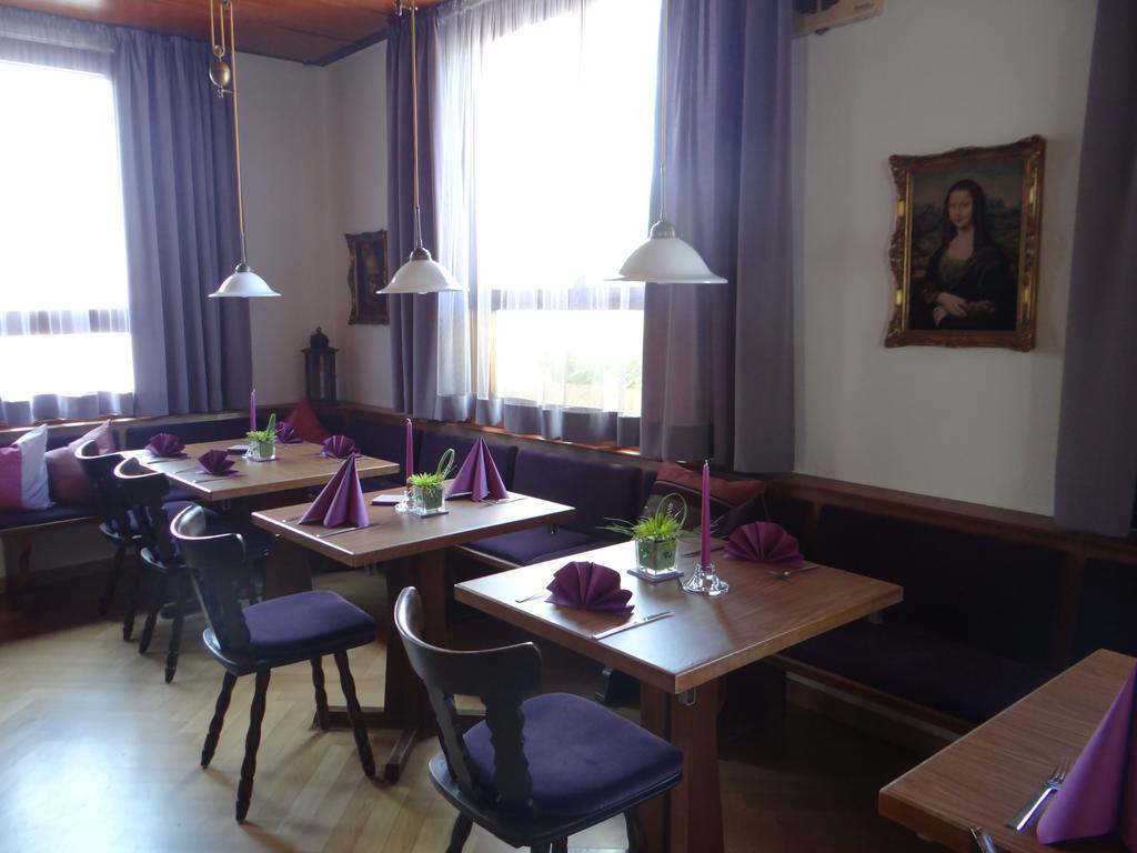 Hotel-Restaurant Zum Goldenen Hahnen Markgröningen Exteriör bild